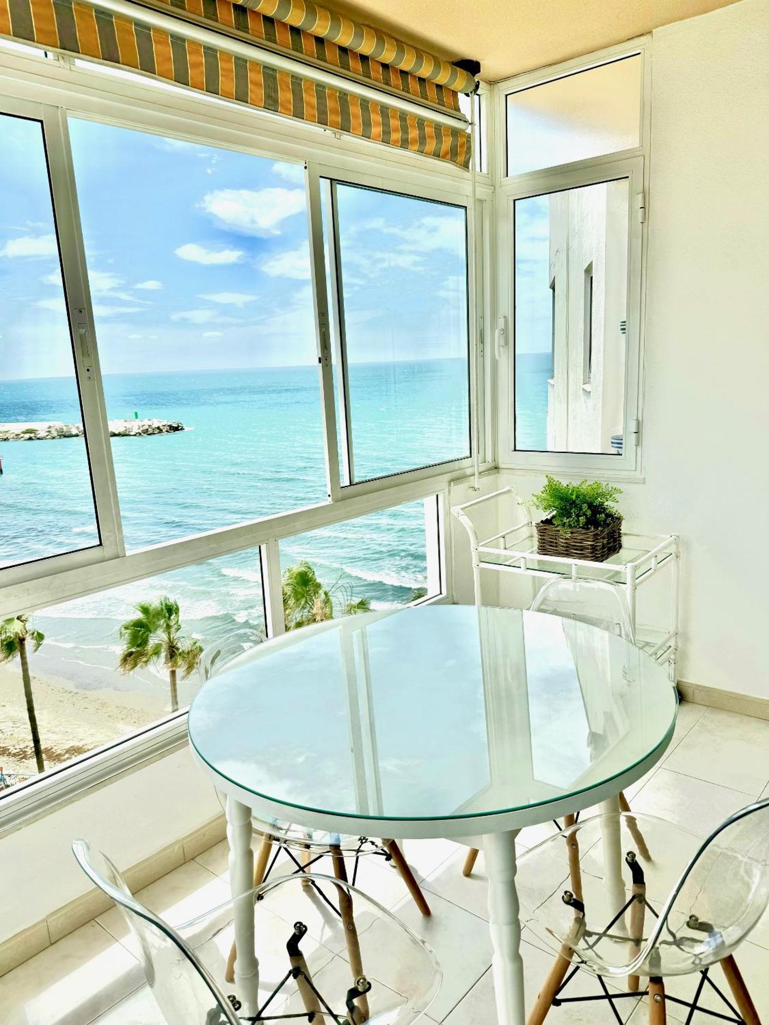 In Front Of Sea & Center Apartment Marbella Exterior photo
